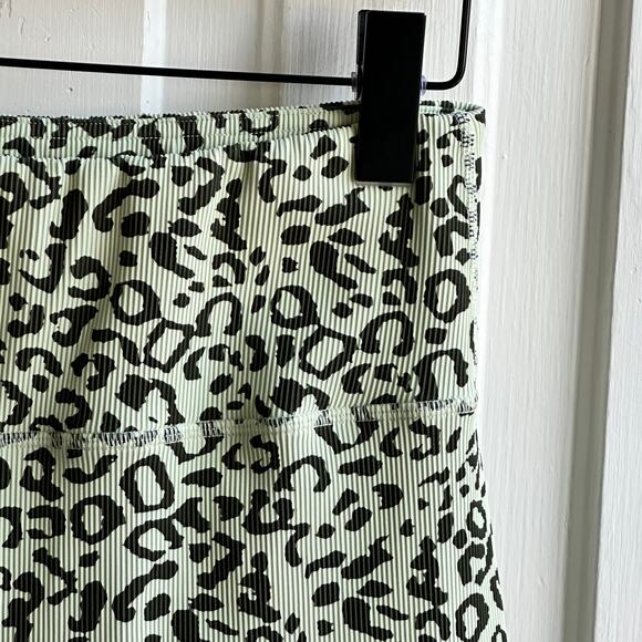 Zyia Active Green Leopard Reve Hi-Rise 7/8 Leggings - Picture 4 of 8